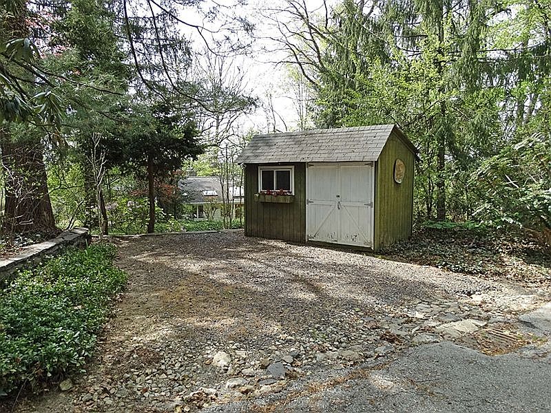 2nd image of 150 Camp Hill Rd