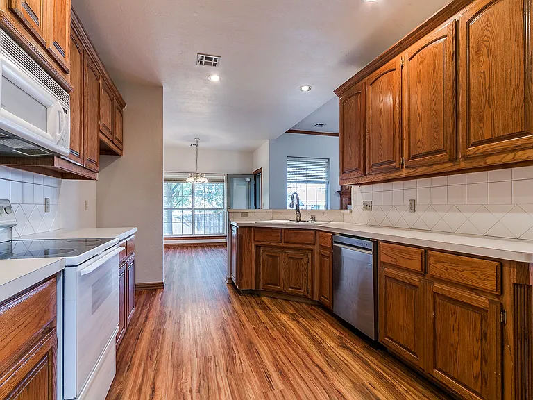 2913 Daybreak Dr — Photo 79