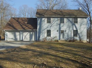 1 Glen View Dr, Red Hook, NY 12571