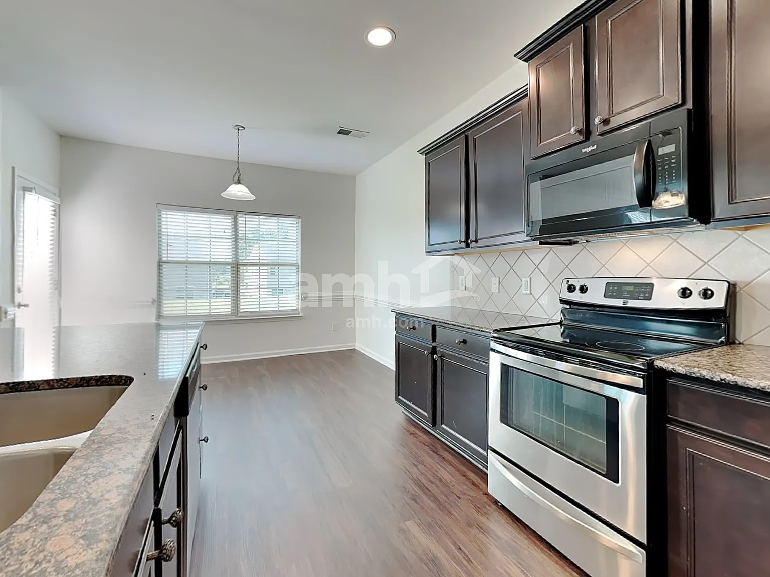 4 bed, 2.5 bath, 2472 sqft, $2,375 — Photo 4