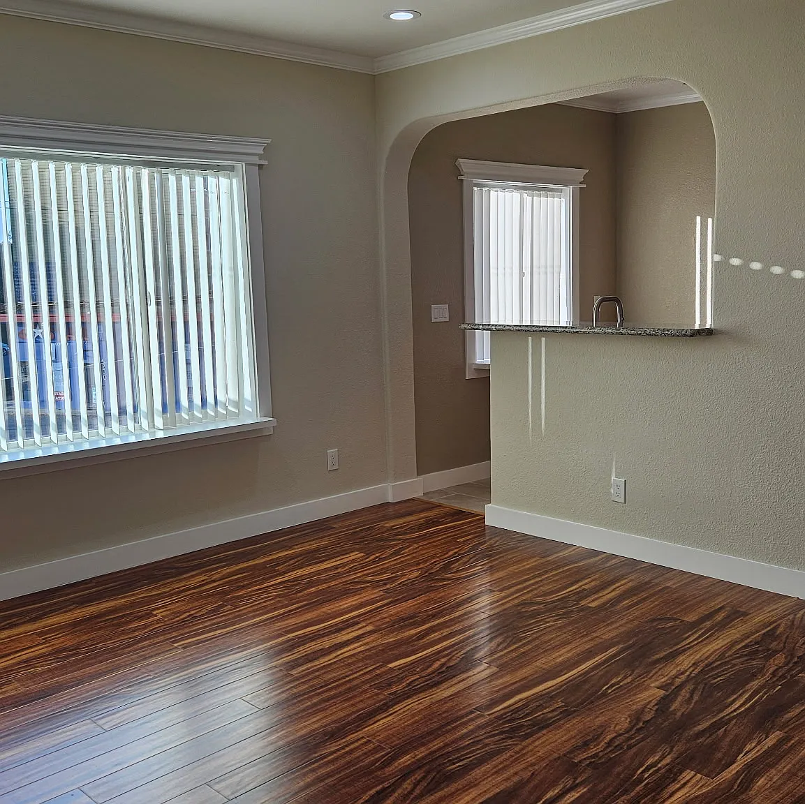 Claremont Towers Apartments — Photo 4