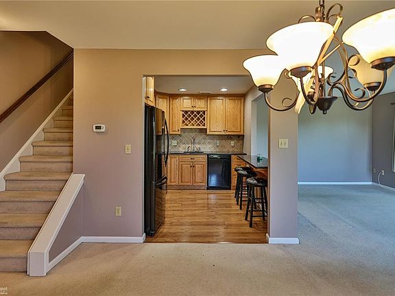 5th image of 555 Vera Cir #E