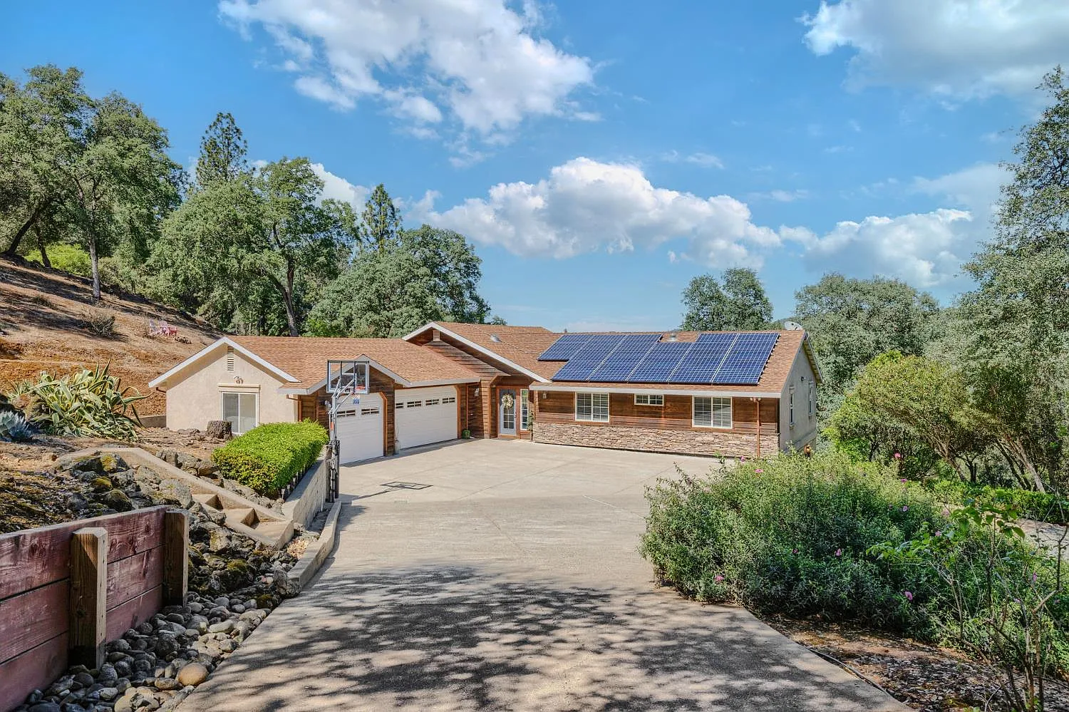 1330 Lower Lake Dr photo 1