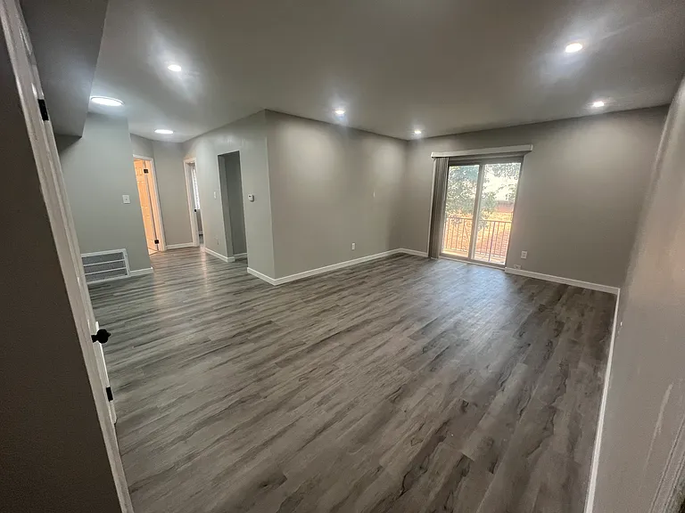 Oakwood Apartments — Photo 23