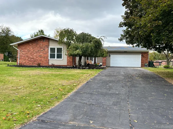 53353 Starlite Dr, Shelby Township, MI 48316