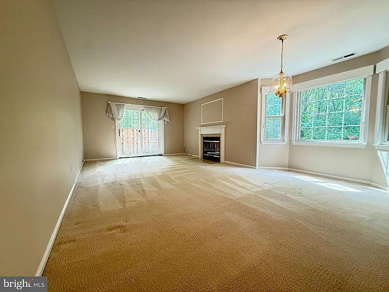 3705 Waltham Ct — Photo 4