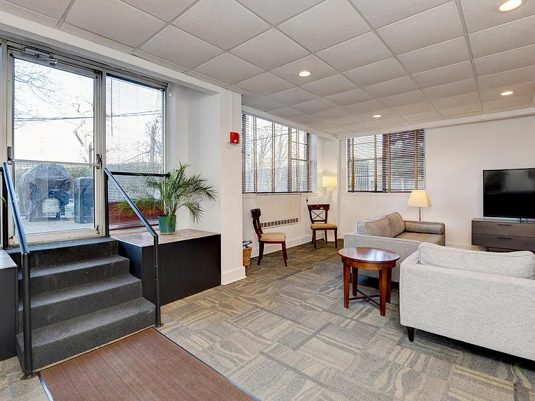 1620 E Broad St #408 — Photo 11