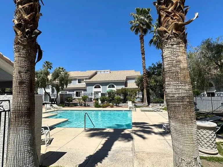 8433 Pacific Fountain Ave — Photo 18