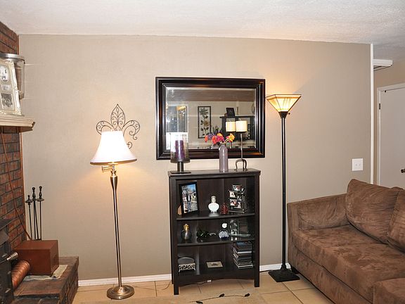 2nd image of 1003 Convair St