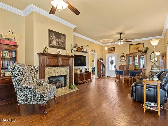 5th image of 240 Rosemary Pl