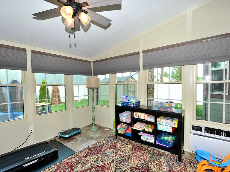 1399 N Brady St — Photo 15