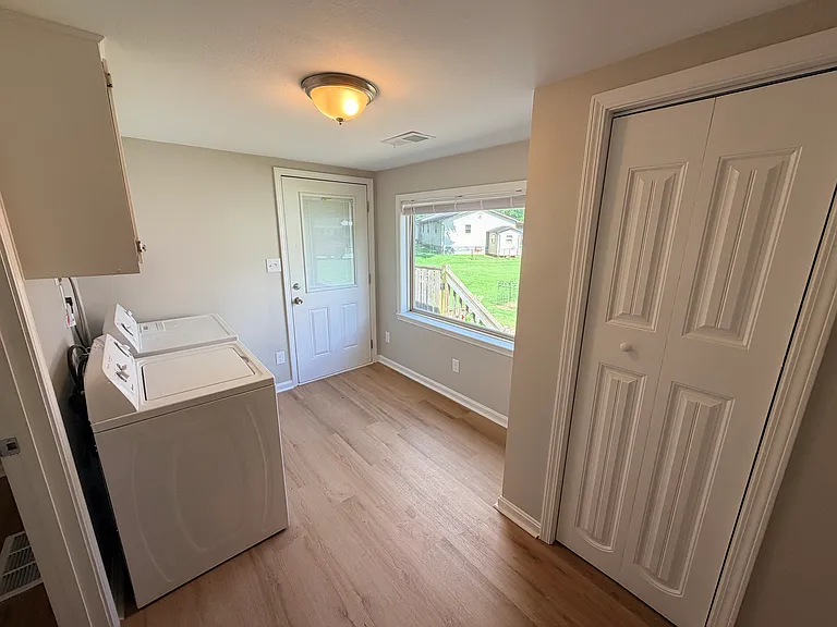 241 Kahl Ct — Photo 16