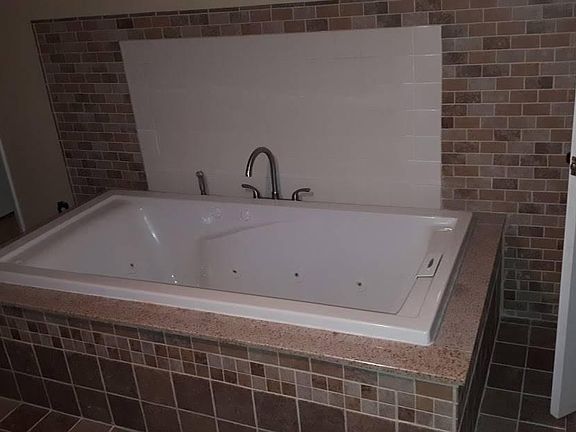 5th image of 2620 Western Hills Dr
