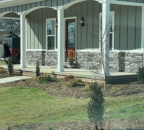 4th image of 220 Reid St