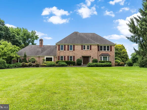 4 Windswept Dr, Malvern, PA 19355