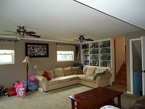 4th image of 829 Dorothy Ln