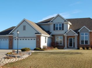 808 Sutton Dr, Eagle, WI 53119