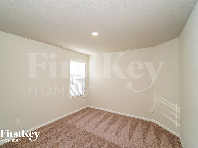 2704 La Mundial St — Photo 10