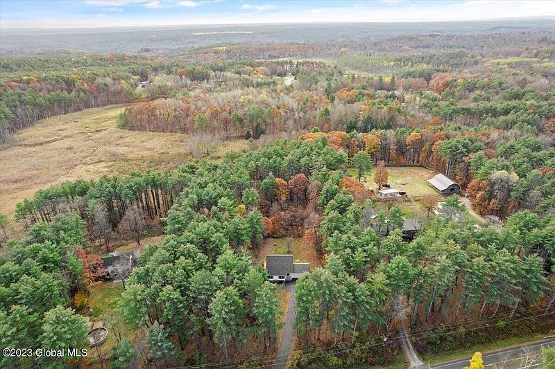 3rd image of 196 Middle Grove Road