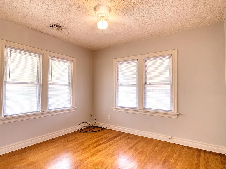 1132 N Saint Clair Ave — Photo 15