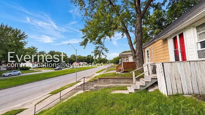 2833 Van Brunt Blvd — Photo 9