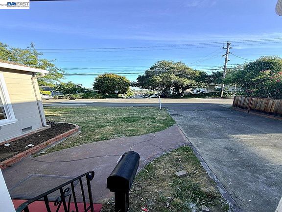 3rd image of 4256 Seven Hills Rd