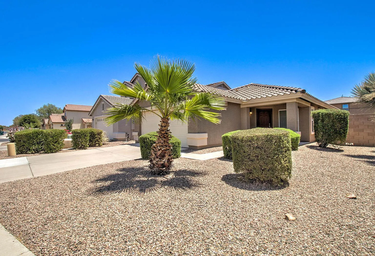 3 bed, 2.0 bath, 1307 sqft, $1,600 — Photo 3