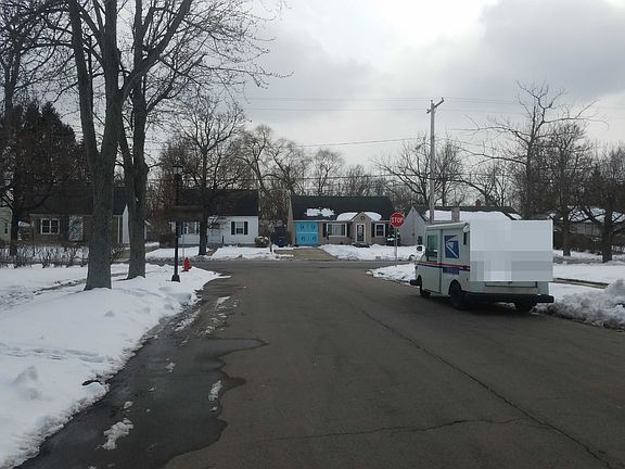 5th image of 596 Saint Lawrence Ave
