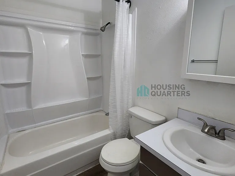 1810 N Addison St #7 — Photo 10