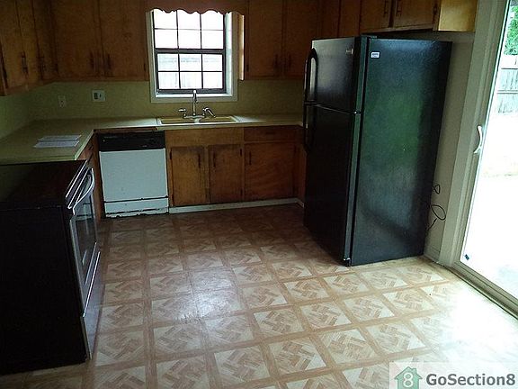 2nd image of 514 Bridal Wreath Ave