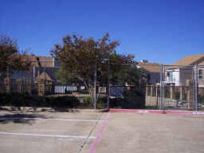 2nd image of 713 Lee St