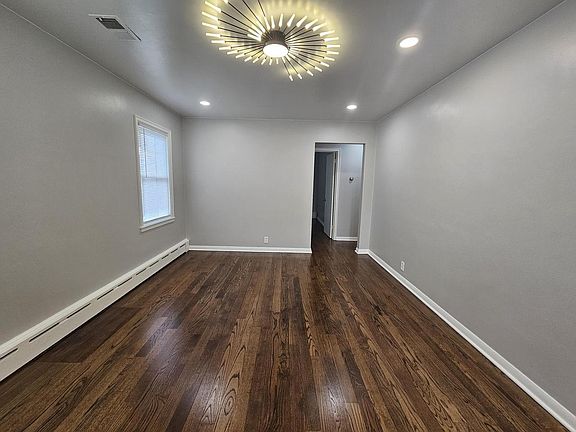 5th image of 2032 Howe STREET
