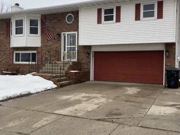 704 N Columbia Rd, Grand Forks, ND 58203