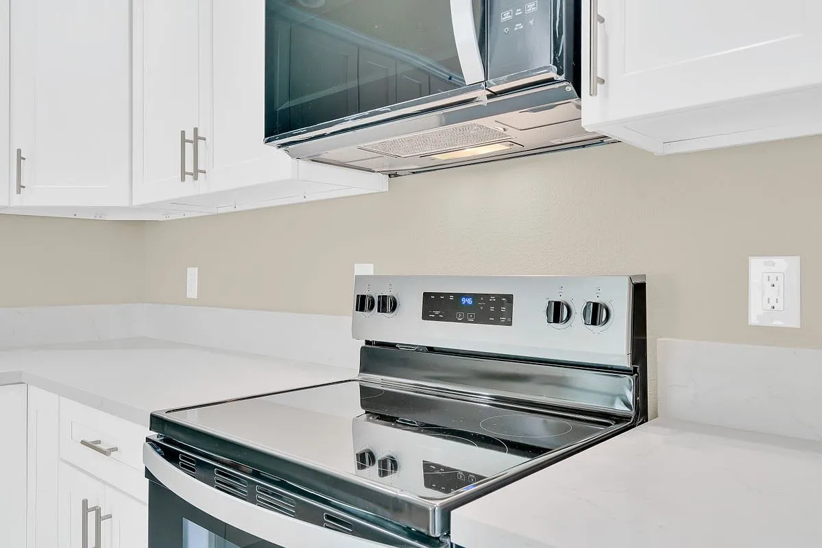 2 bed, 1.0 bath, 800 sqft, $2,700 — Photo 4