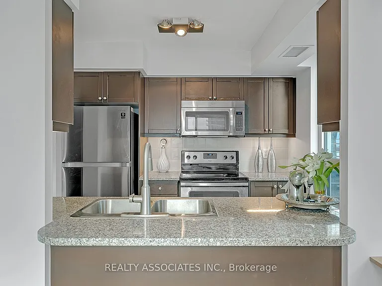 19 Grand Trunk Cres #2710 — Photo 20