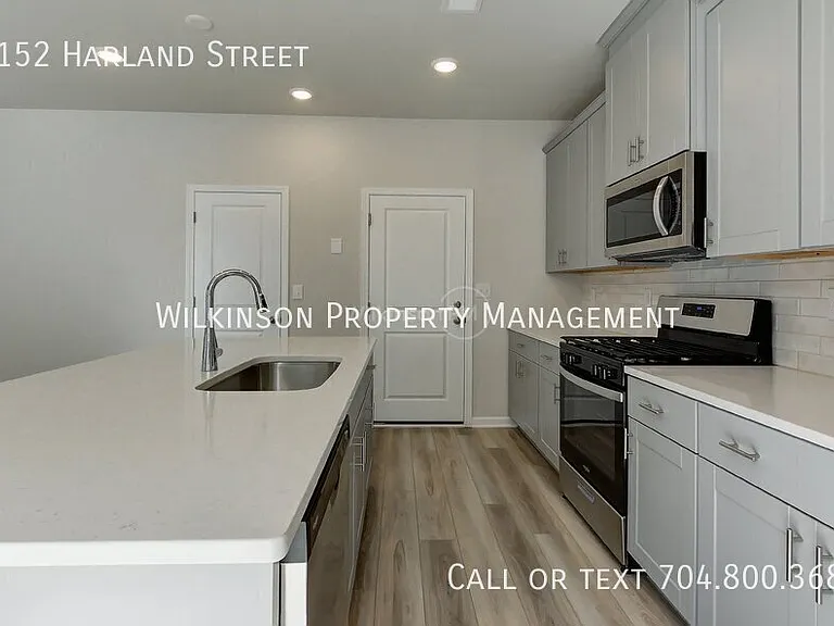 1152 Harland St — Photo 12