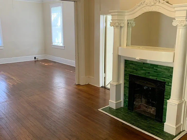 544 E Waldburg St — Photo 13