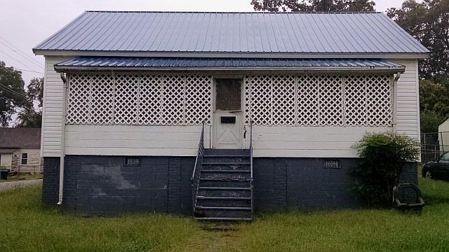 2nd image of 601 Bamberg St