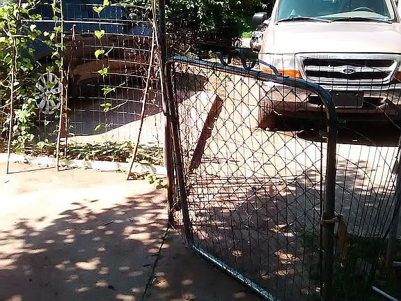 5th image of 2832 Griffiths Ave