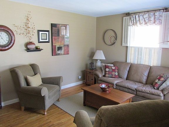 4th image of 2106 Pleasant St