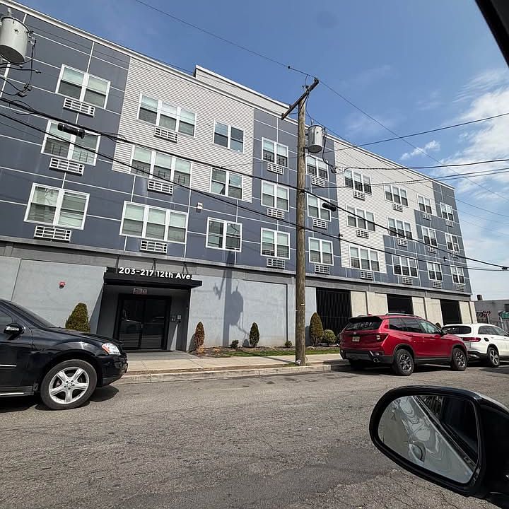 1st image of 203 12th Ave #2