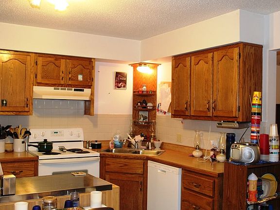 3rd image of 152 Bryan Ave