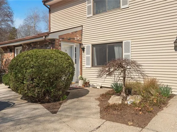 14 Governors Hill #14, West Warwick, RI 02893