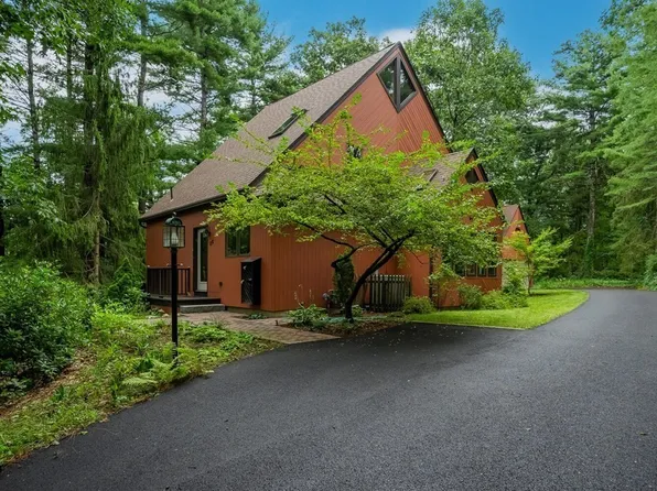 15 Wildflower Dr, Amherst, MA 01002