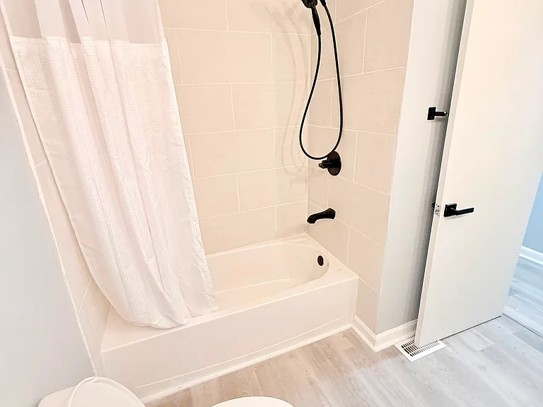 3130 Bancroft Ave — Photo 20