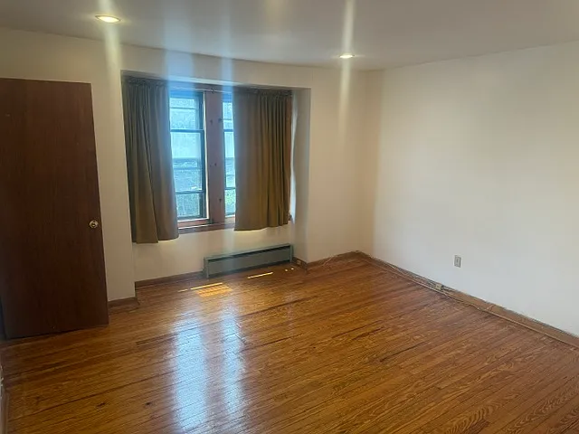FRONT BEDROOM & CLOSET
