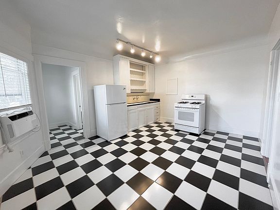 4th image of 2401 P St APT A