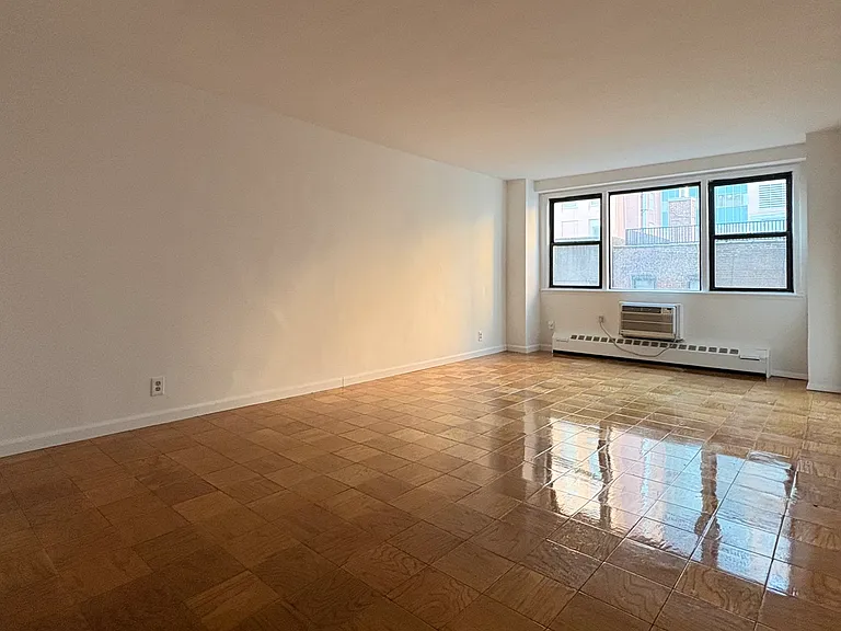 435 W 57th St #7R — Photo 6