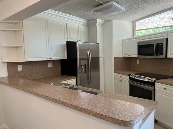 8285 Severn Dr APT B, Boca Raton, FL 33433