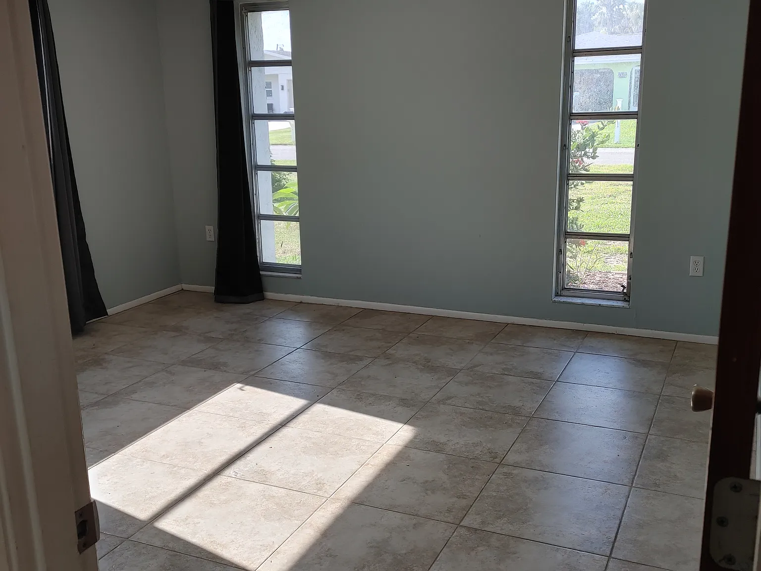 212 Hibiscus St — Photo 3